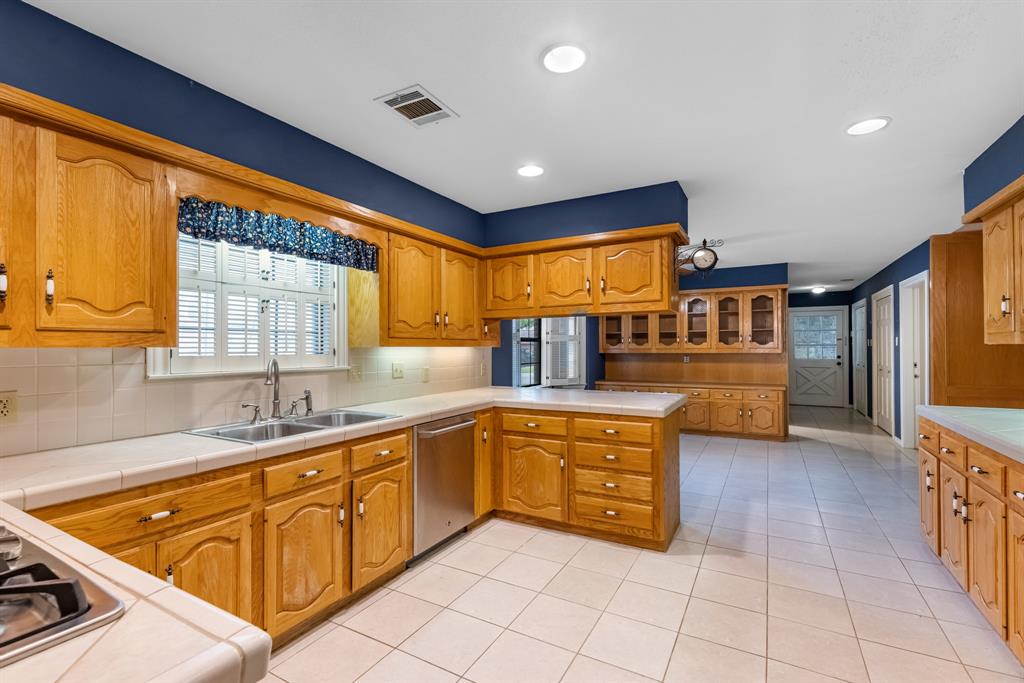 16324 Lewis Street, Jersey Village, Texas image 8