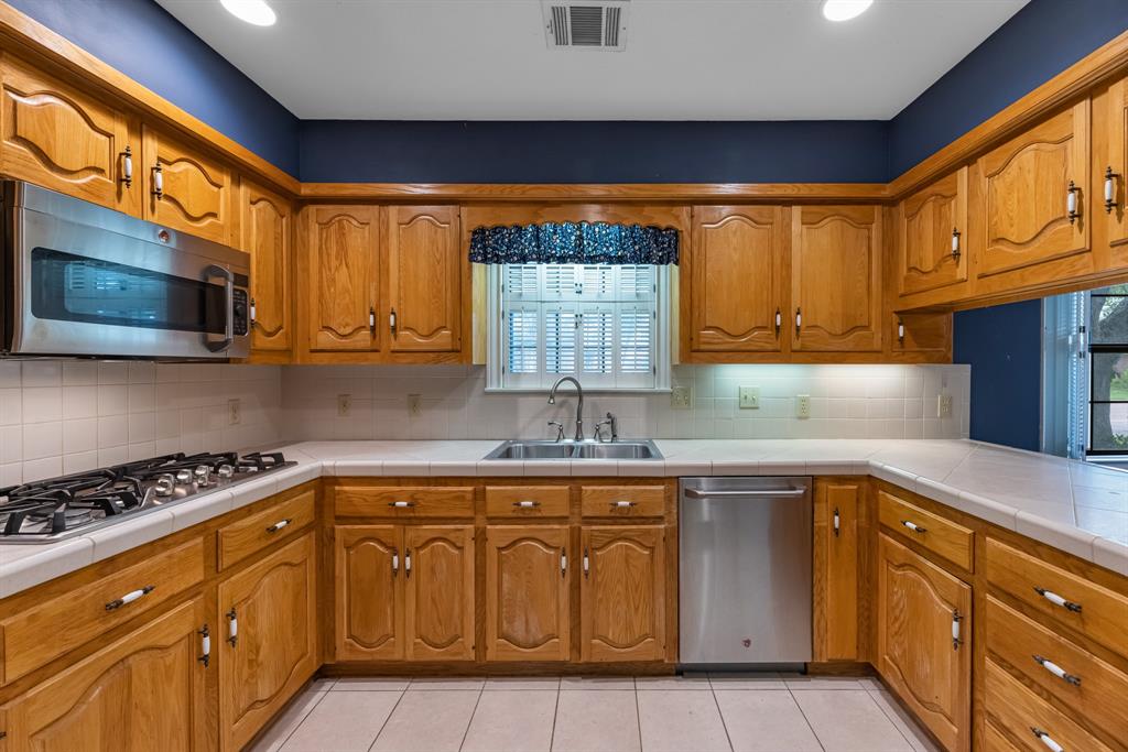 16324 Lewis Street, Jersey Village, Texas image 9