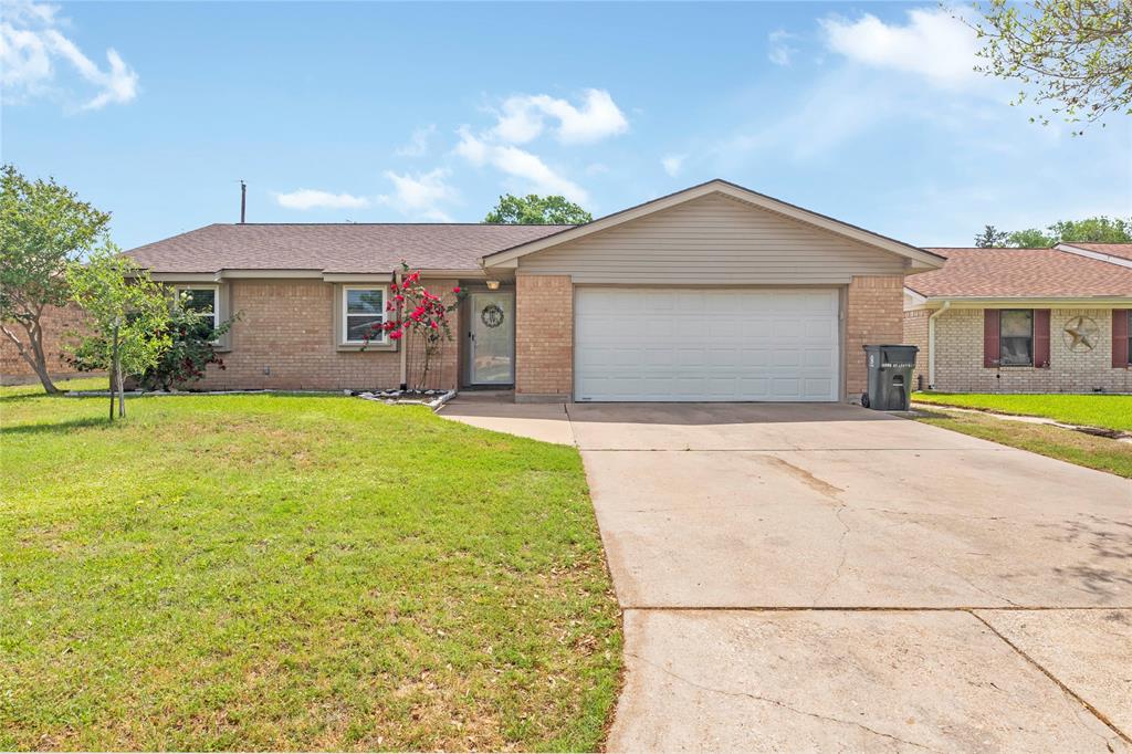 4006 Meadowwood Drive, Bryan, Texas image 1