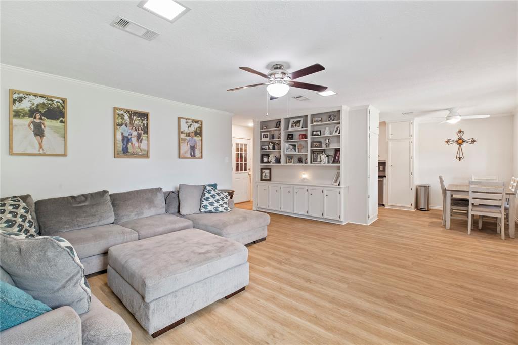 4006 Meadowwood Drive, Bryan, Texas image 12