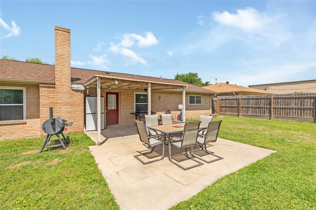 4006 Meadowwood Drive, Bryan, Texas image 20