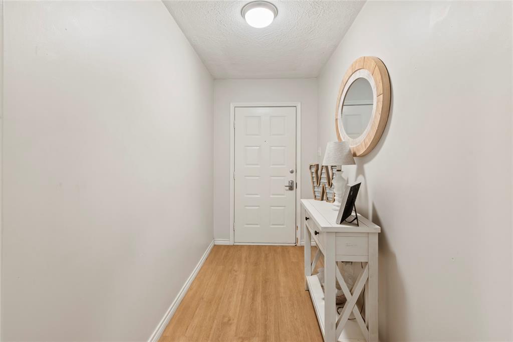4006 Meadowwood Drive, Bryan, Texas image 2