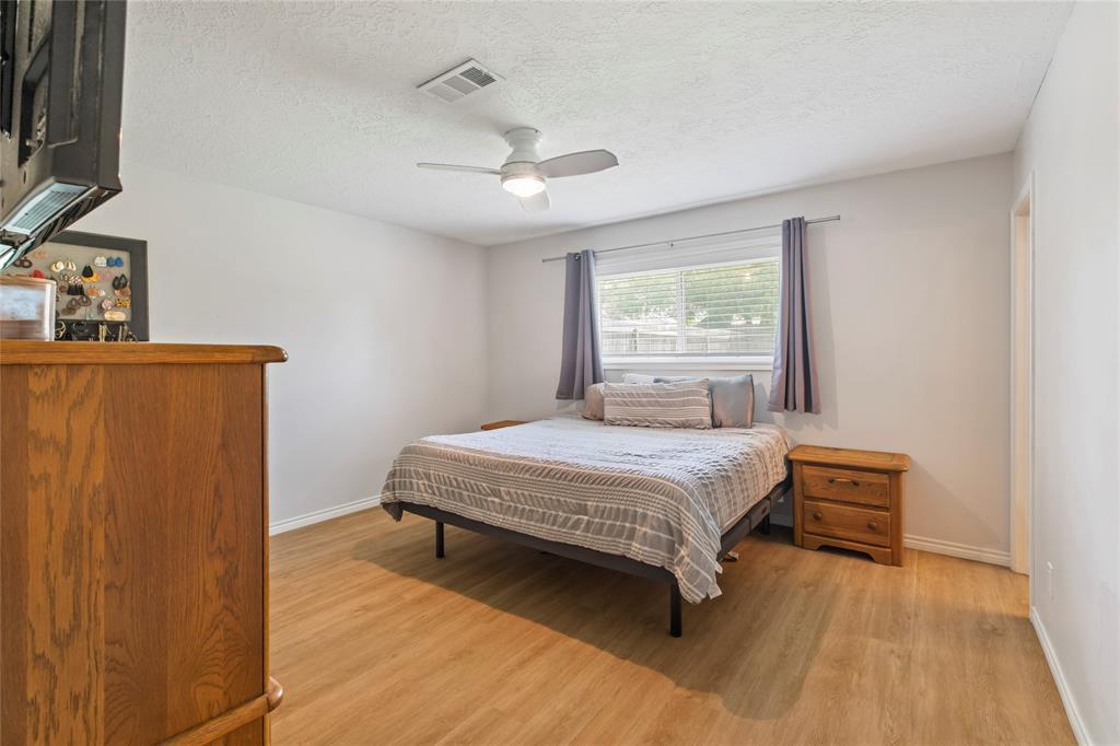 4006 Meadowwood Drive, Bryan, Texas image 15