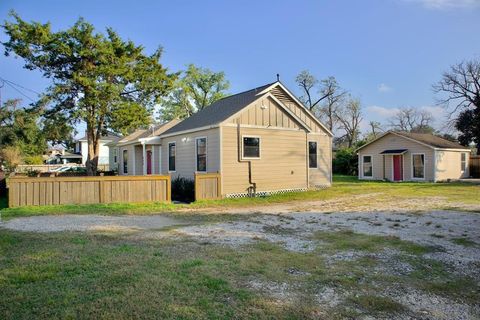 428 Van Molan Street Houston TX 77022