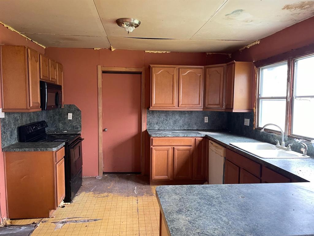 3611 Cedar Street, Damon, Texas image 8