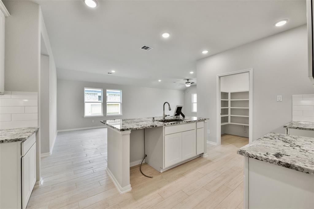 2556 Newport Breeze Drive, Katy, Texas image 15