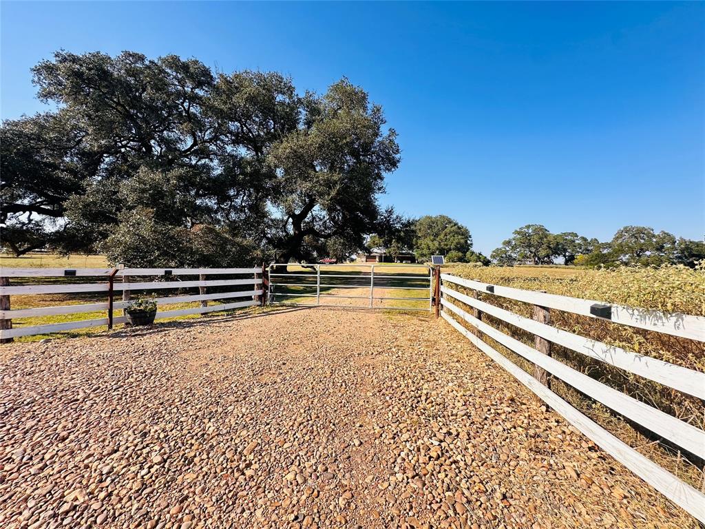 68 Thiele Road, Yoakum, Texas image 3