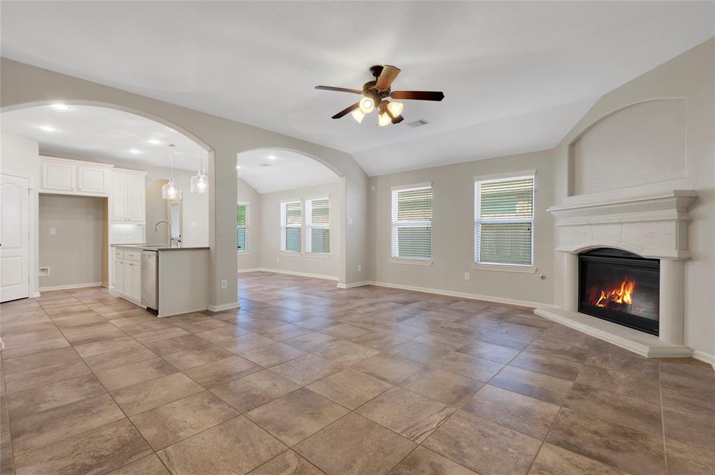 19219 S Cottonwood Green Lane, Cypress, Texas image 6