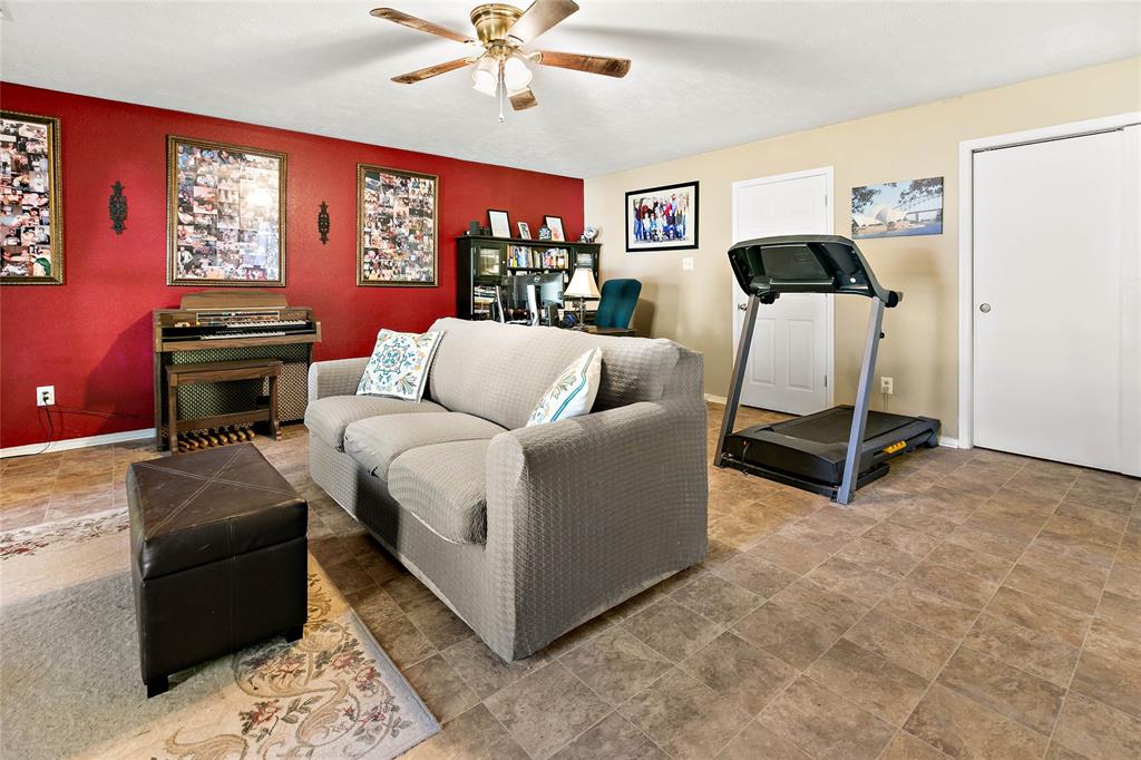 4460 Woodpeckers Grove, Cleveland, Texas image 9