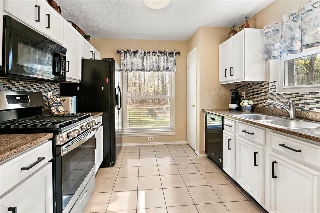 4460 Woodpeckers Grove, Cleveland, Texas image 11
