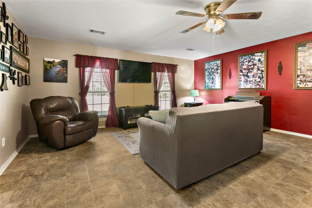 4460 Woodpeckers Grove, Cleveland, Texas image 10
