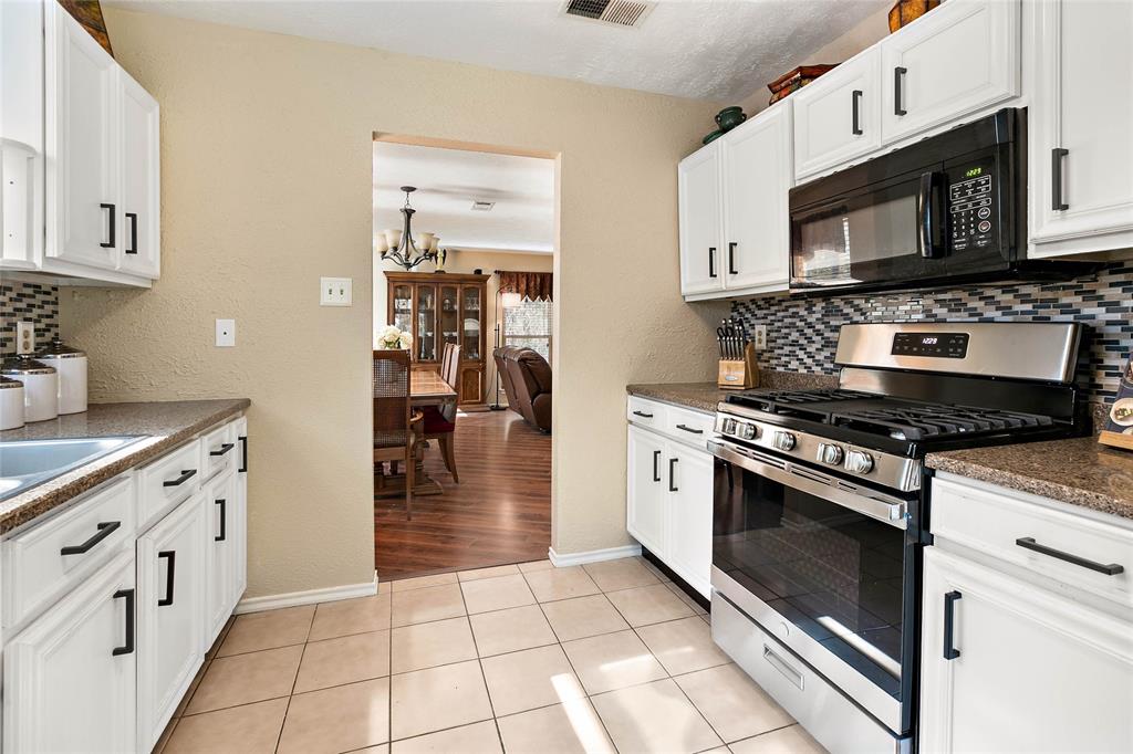 4460 Woodpeckers Grove, Cleveland, Texas image 12