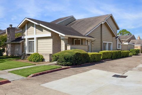 Photo of 6202 W Airport Boulevard, Houston, TX 77035 (MLS # 24477788)