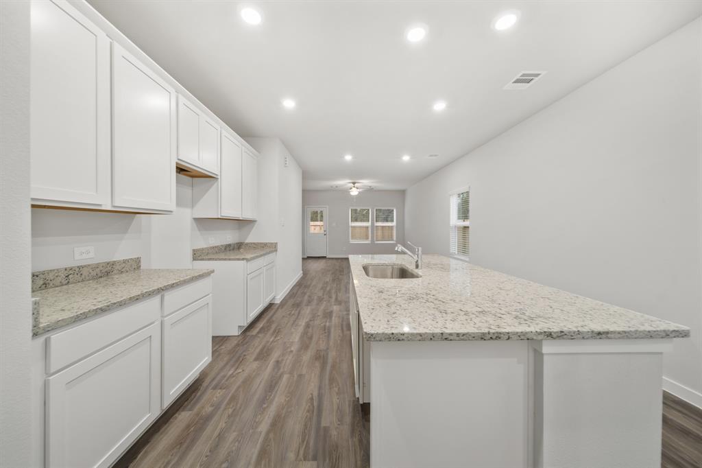 16902 Needlepoint Drive, Conroe, Texas image 6