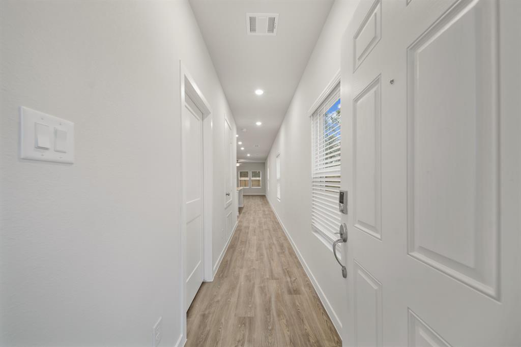 16902 Needlepoint Drive, Conroe, Texas image 3