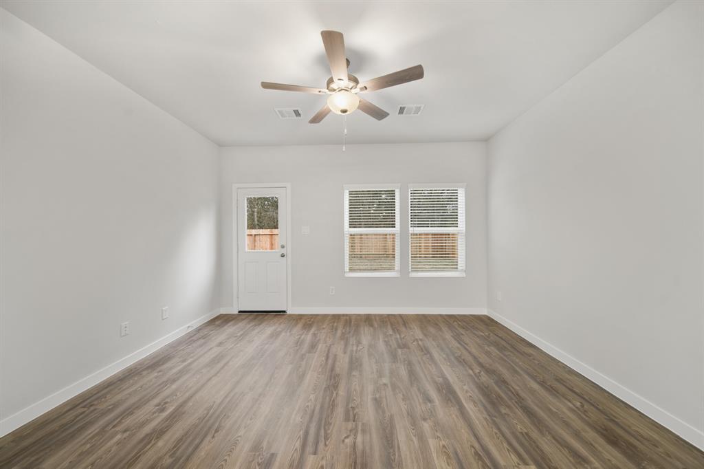 16902 Needlepoint Drive, Conroe, Texas image 9