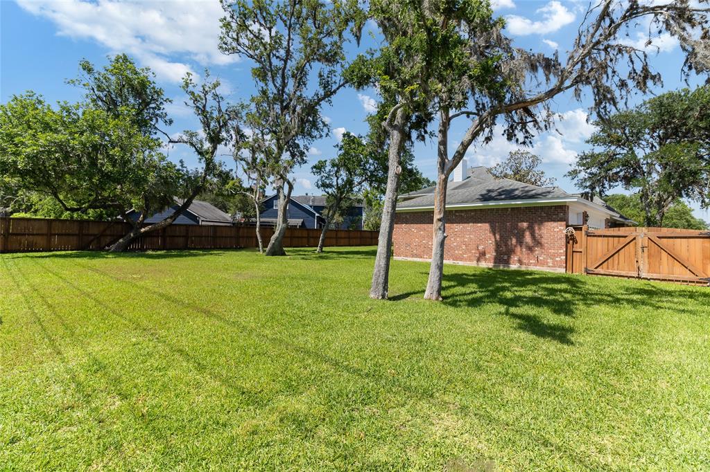 51 Oak Hollow Circle, Lake Jackson, Texas image 47