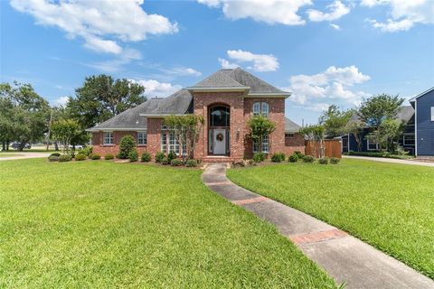 51 Oak Hollow Circle Lake Jackson TX 77566