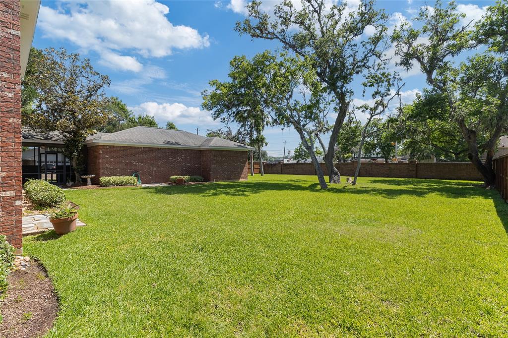 51 Oak Hollow Circle, Lake Jackson, Texas image 46
