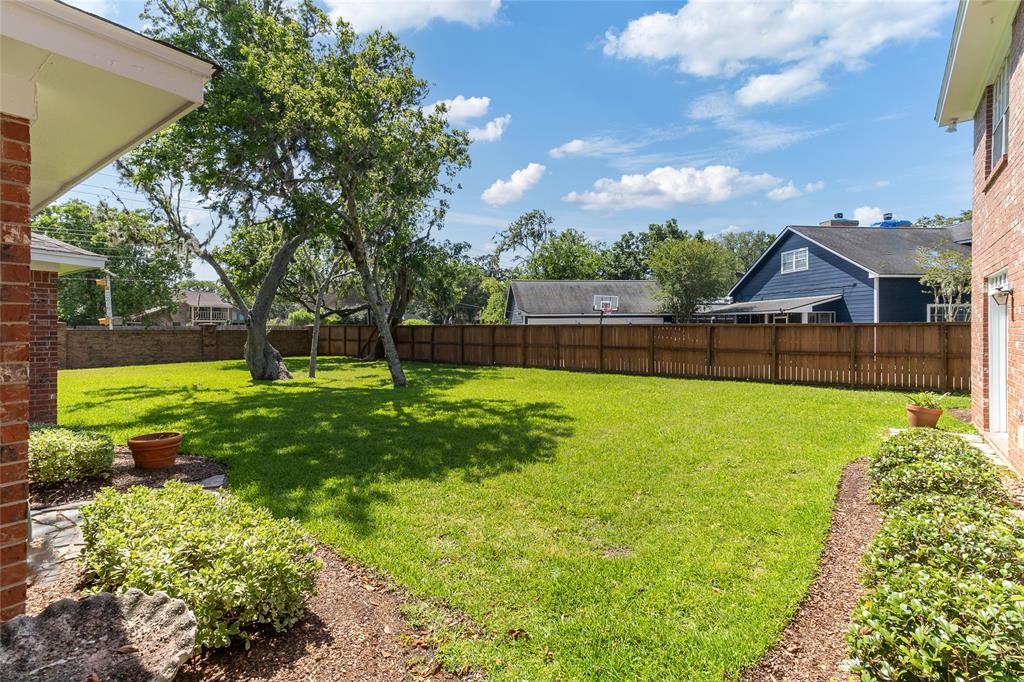 51 Oak Hollow Circle, Lake Jackson, Texas image 44