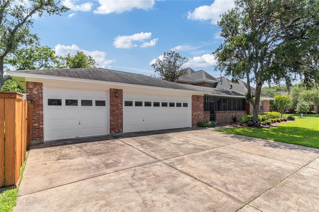 51 Oak Hollow Circle