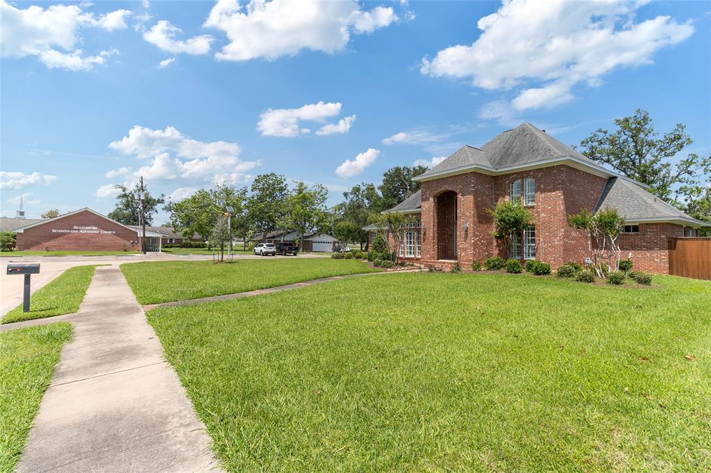 51 Oak Hollow Circle, Lake Jackson, Texas image 49