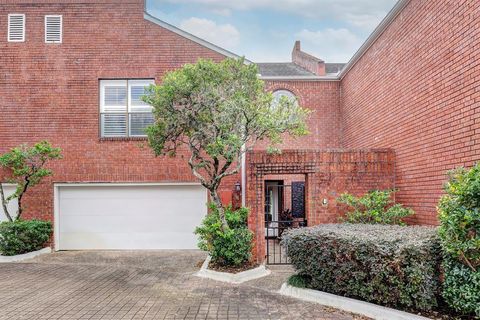 A home in West University Place