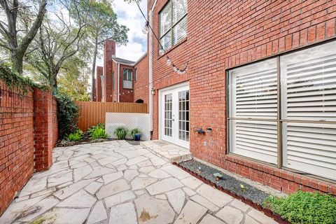 A home in West University Place