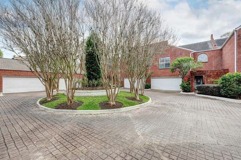 A home in West University Place