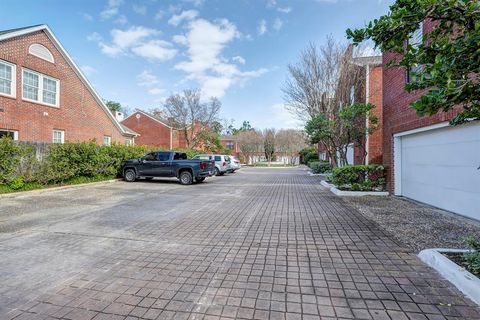 A home in West University Place