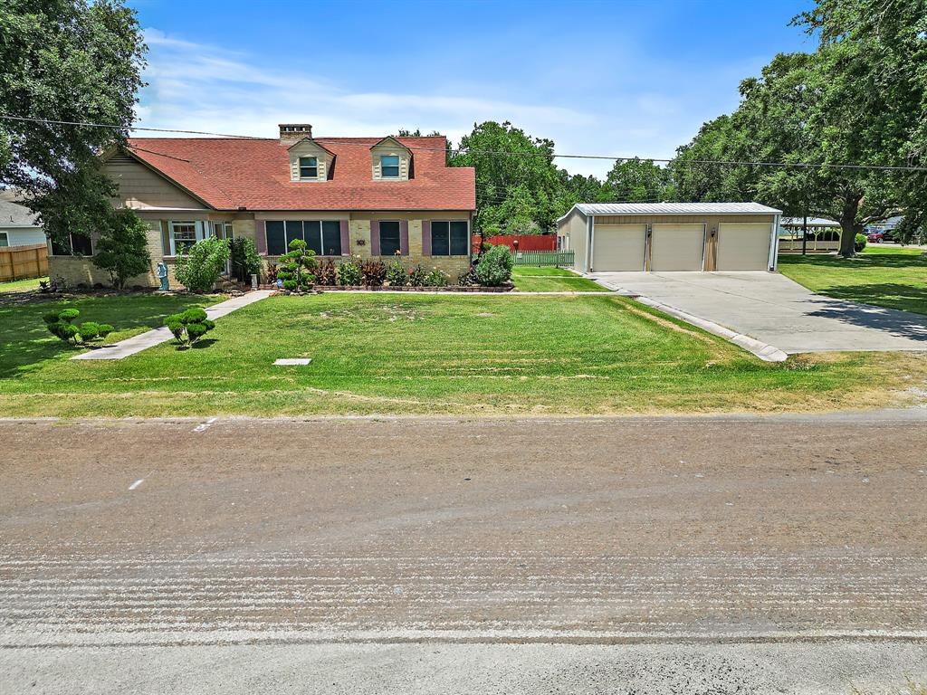 405 Park Street, Anahuac, Texas image 1