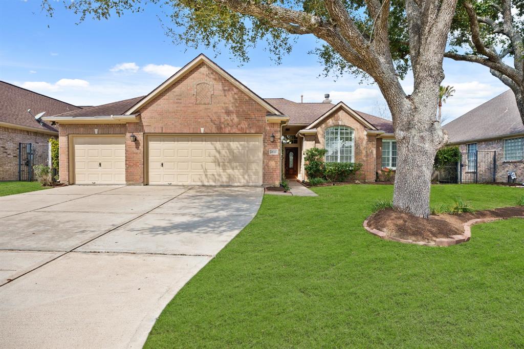 3615 E Cedar Hollow Drive, Pearland, Texas image 1