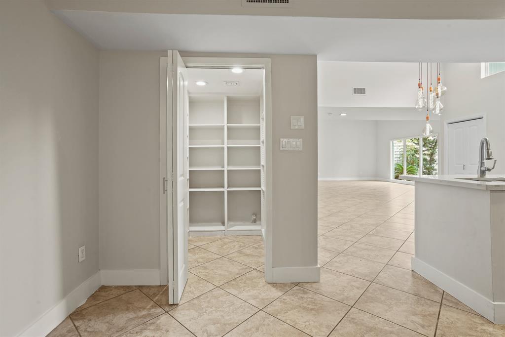 5521 Shadow Crest Street, Houston, Texas image 14