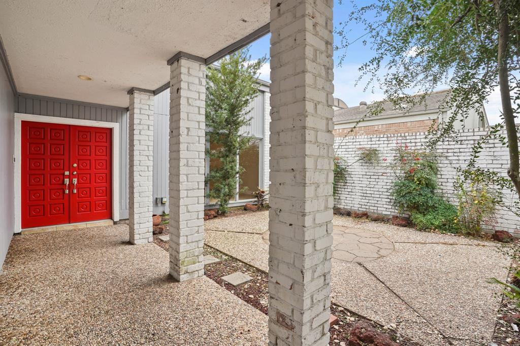 5521 Shadow Crest Street, Houston, Texas image 2
