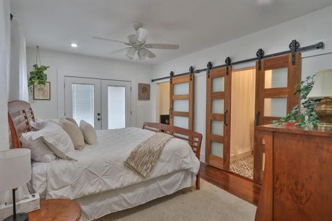 Single Family Residence in Galveston TX 3919 Avenue K 14.jpg