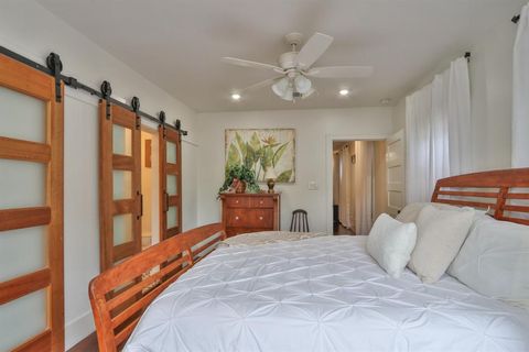 Single Family Residence in Galveston TX 3919 Avenue K 18.jpg