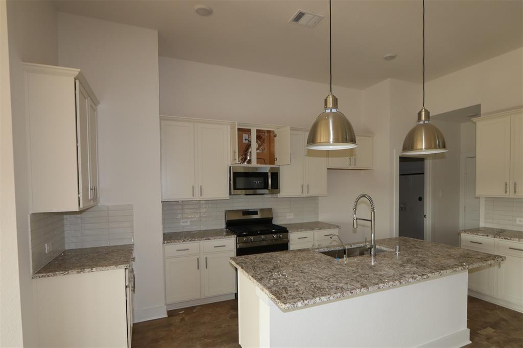 21407 Villa Spruce Lane, Tomball, Texas image 2