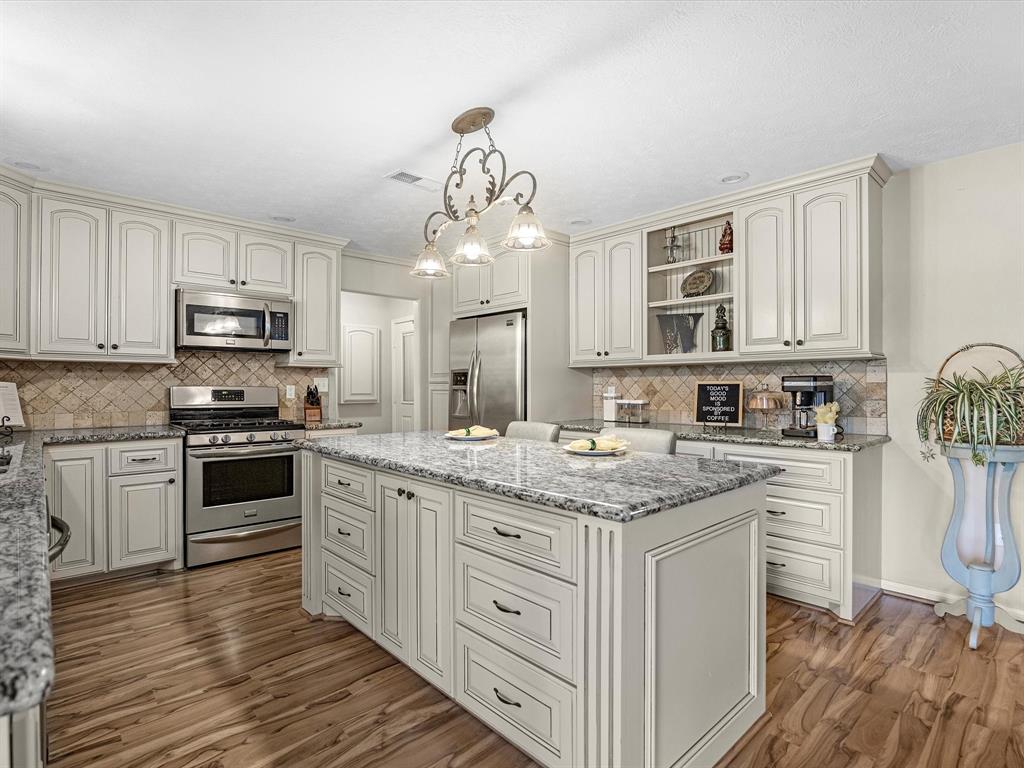316 N Magnolia Street, Highlands, Texas image 9