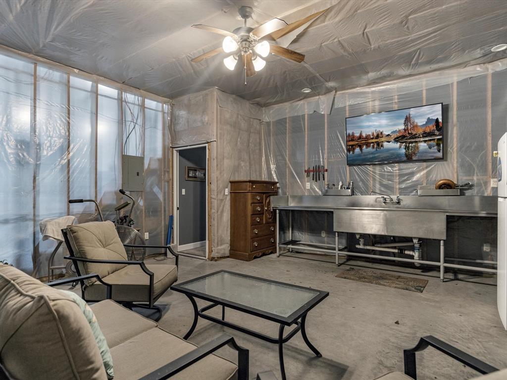316 N Magnolia Street, Highlands, Texas image 29