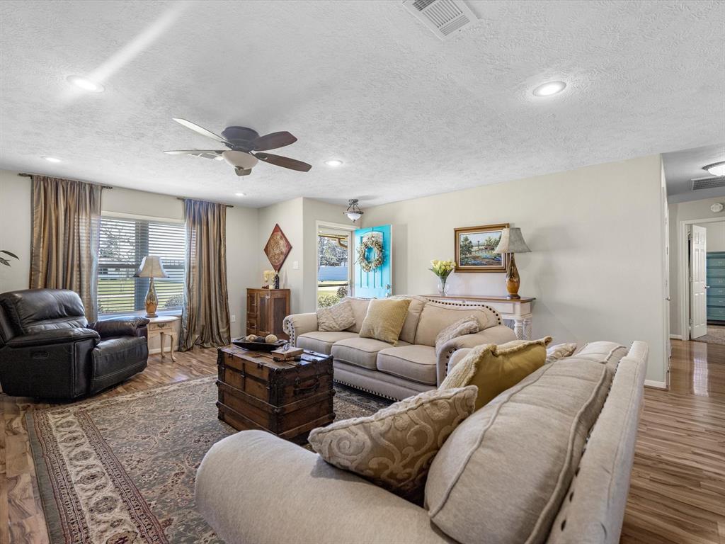 316 N Magnolia Street, Highlands, Texas image 6