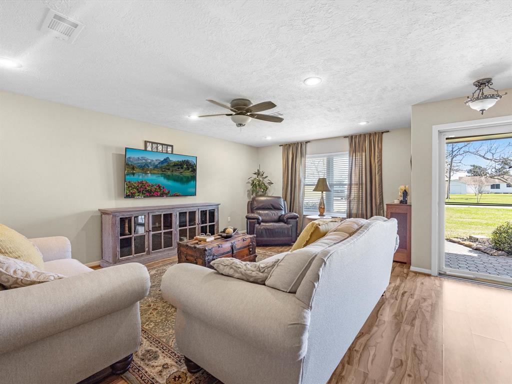 316 N Magnolia Street, Highlands, Texas image 4