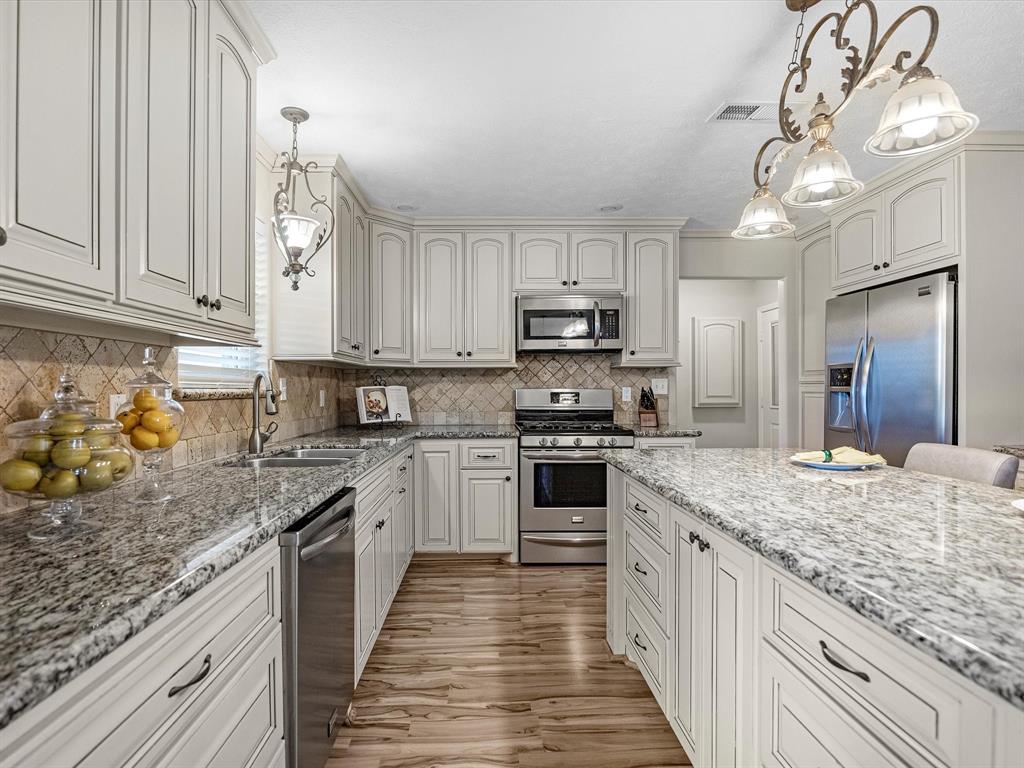 316 N Magnolia Street, Highlands, Texas image 10