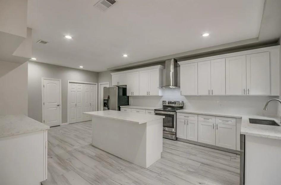 911 Bayou River Drive, Houston, Texas image 12