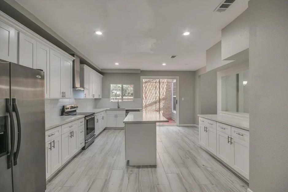911 Bayou River Drive, Houston, Texas image 9