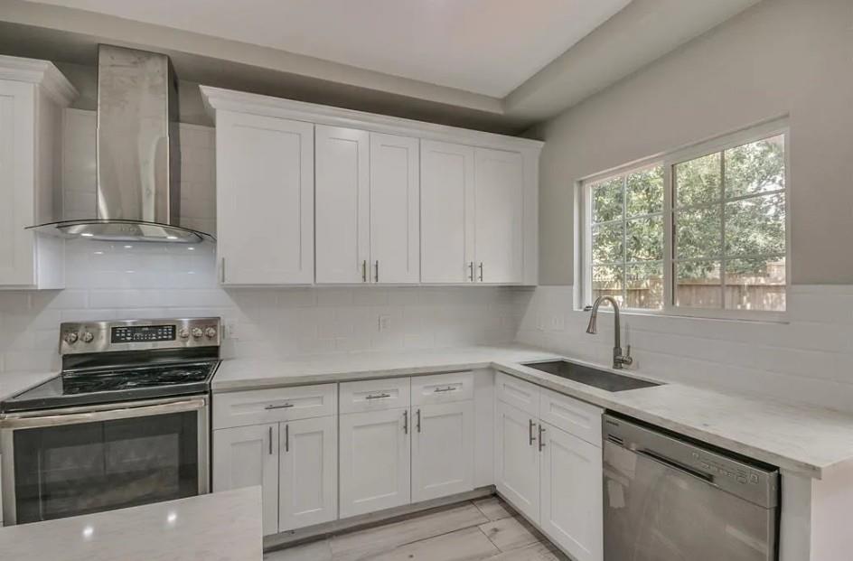 911 Bayou River Drive, Houston, Texas image 8