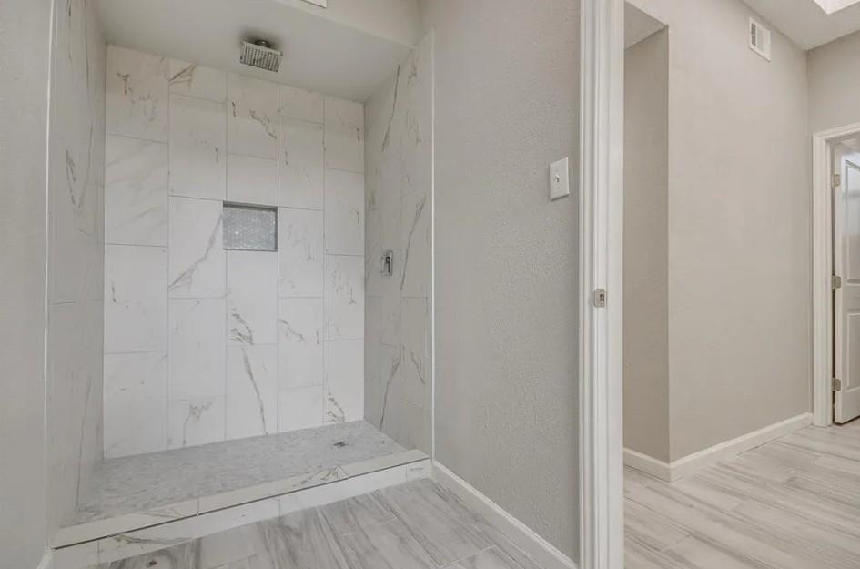 911 Bayou River Drive, Houston, Texas image 32