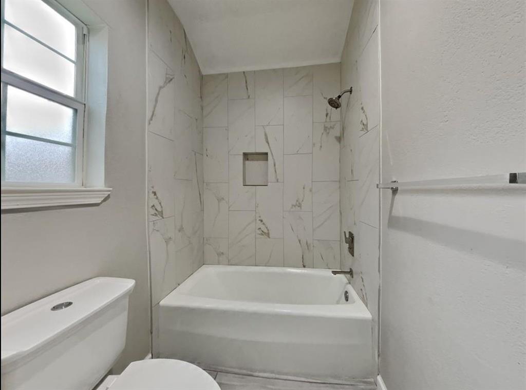 911 Bayou River Drive, Houston, Texas image 24