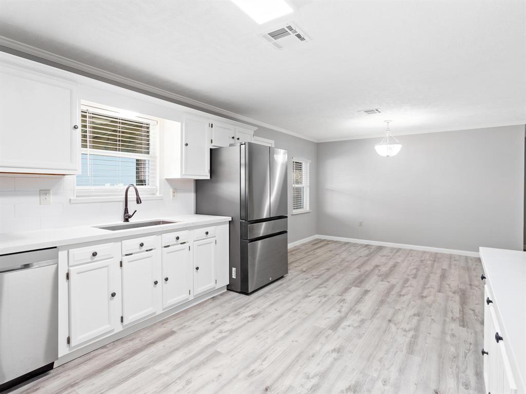 7839 S Gulfway Drive, Sabine Pass, Texas image 11