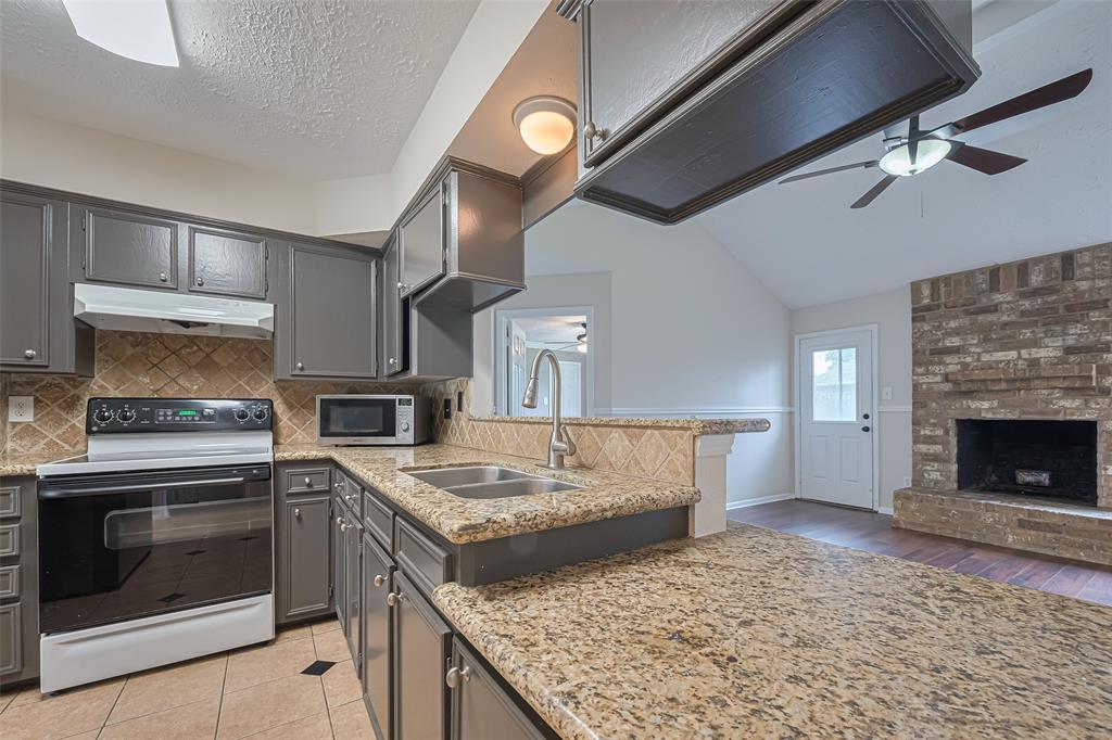 17210 Glenoaks Drive, Conroe, Texas image 1
