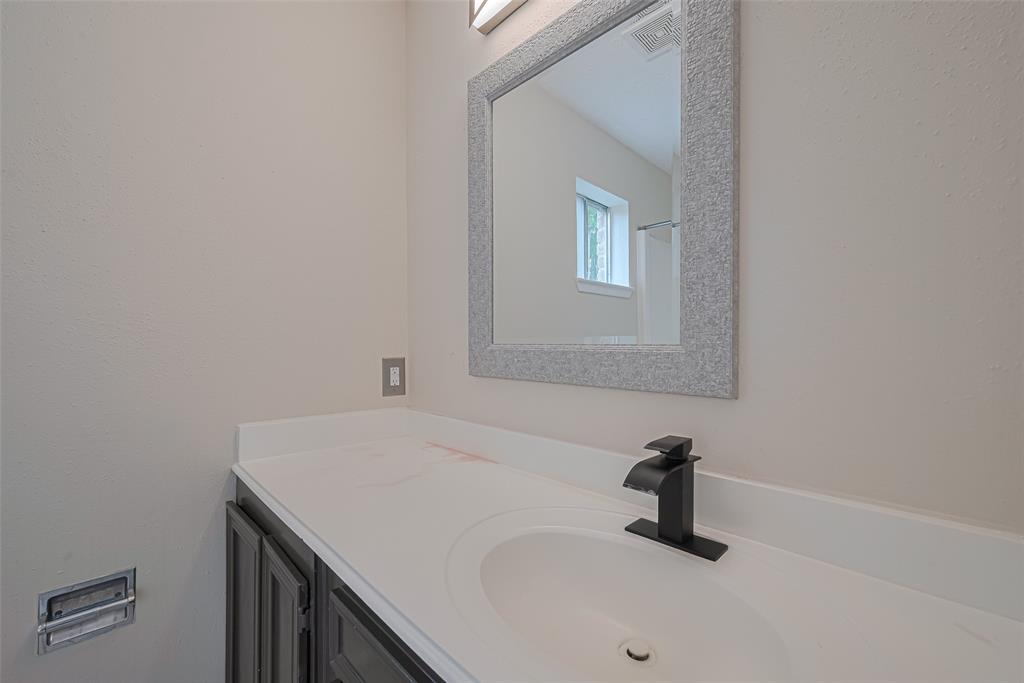 17210 Glenoaks Drive, Conroe, Texas image 2